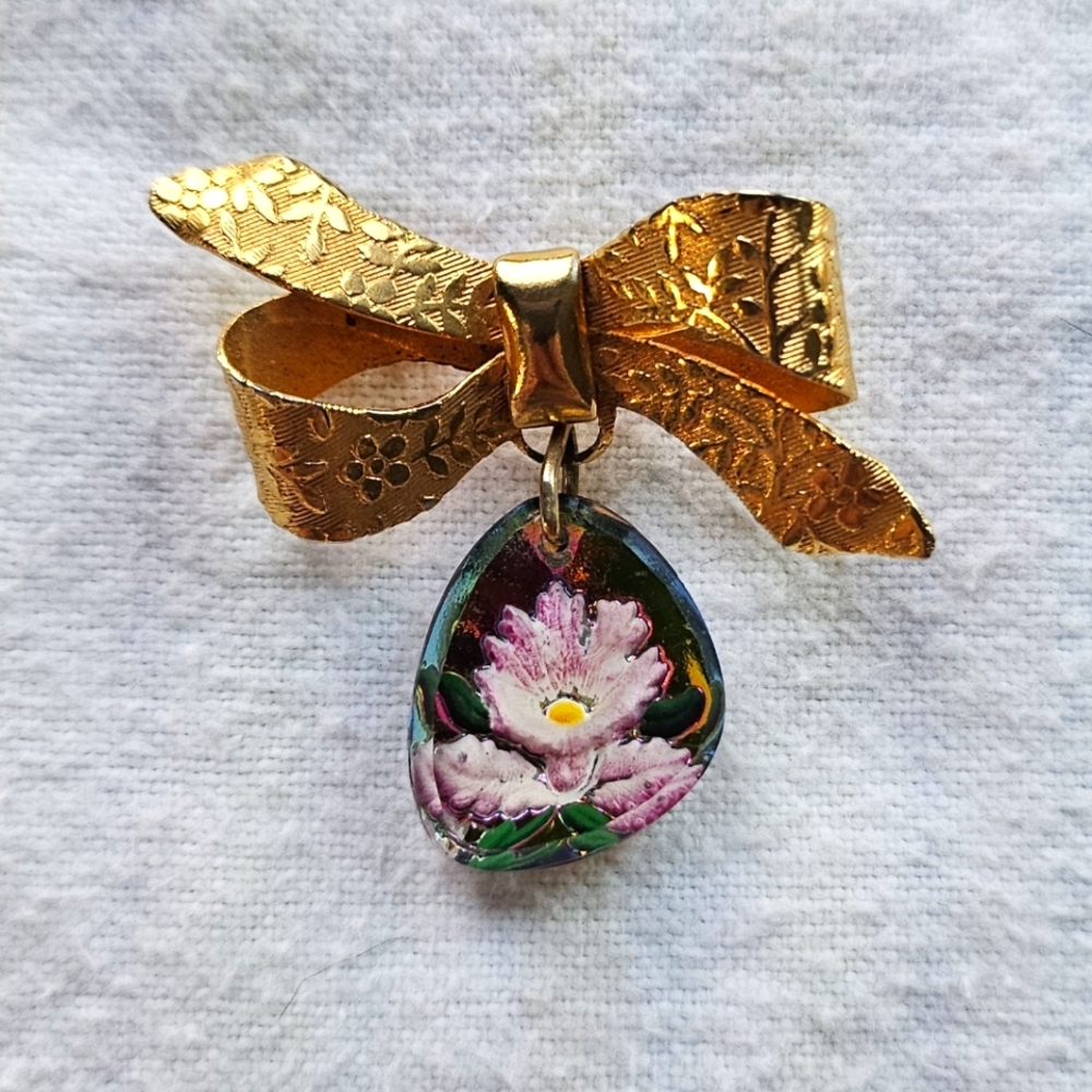 Vintage Intaglio Glass Reverse Painted Bow Pin, Floral, White, Purple, Goldtone